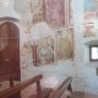 Interno della Chiesa Rurale di S.Maria a Pi d'Agello, tutta affrescata (la Chiesa era chiusa, le foto sono state fatte dai finestrini)