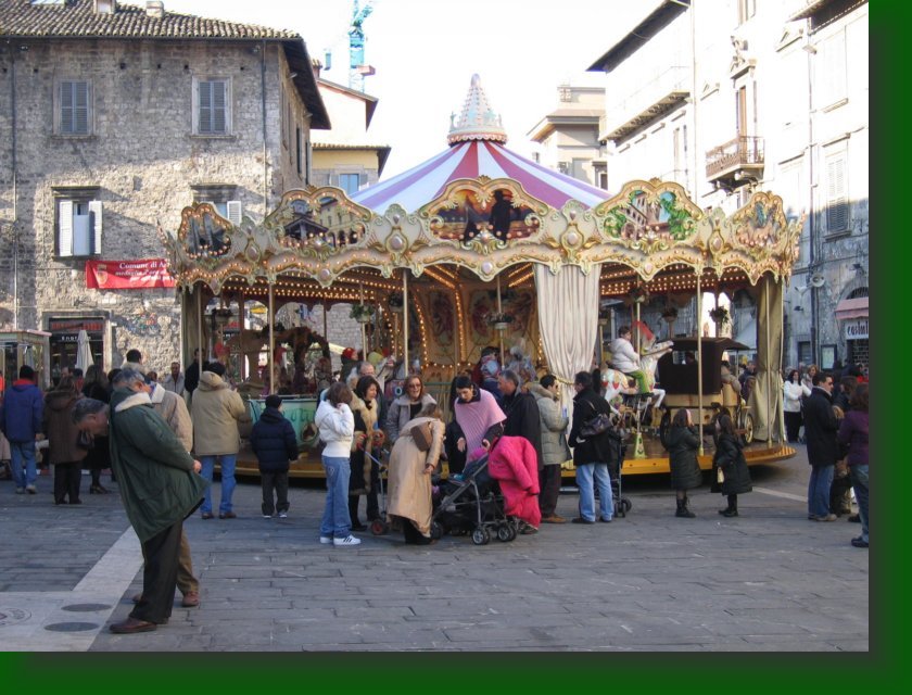 26 - Natale 2004 - La giostra.jpg