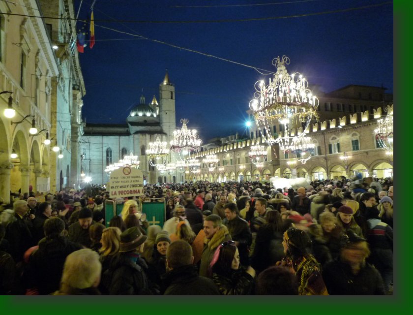 28 - Il carnevale in Ascoli Piceno - Piazza del Popolo.jpg