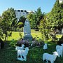 Statua di S. Bernedette sul prato dell'Esplanade