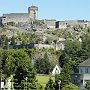 Dall'alto del sentiero una bella panoramica della Fortezza di Lourdes che oggi ospita il Museo dei Pirenei