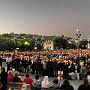 Processione aux Flambeaux (fiaccolata) : tutti i partecipanti sull'Esplanade