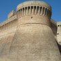 Veduta della Rocca dal lato di una delle poderose torri angolari