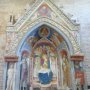 Un bellissimo affresco sopra uno degli altari laterali